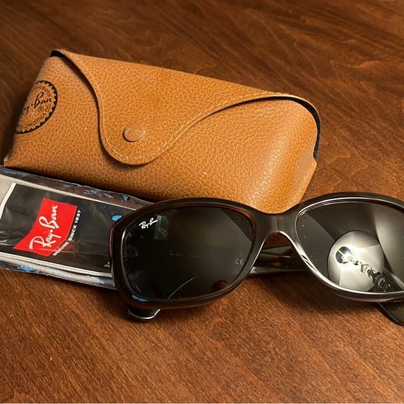 Ray Ban Jackie Sunglasses - Picture 2 of 4